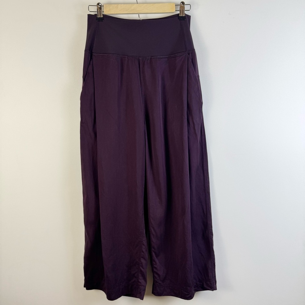 Lululemon Wide leg Culottes Cropped Purple Burgundy Sz 6 Pleat Pocket Athleisure